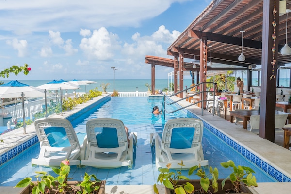 2 piscinas externas, guarda-sóis, espreguiçadeiras