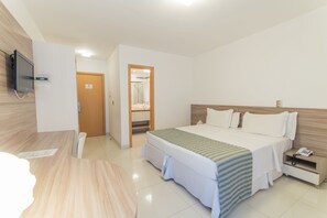 Standard Room | In-room safe, desk, laptop workspace, blackout drapes - Kristie Resort (Natal)