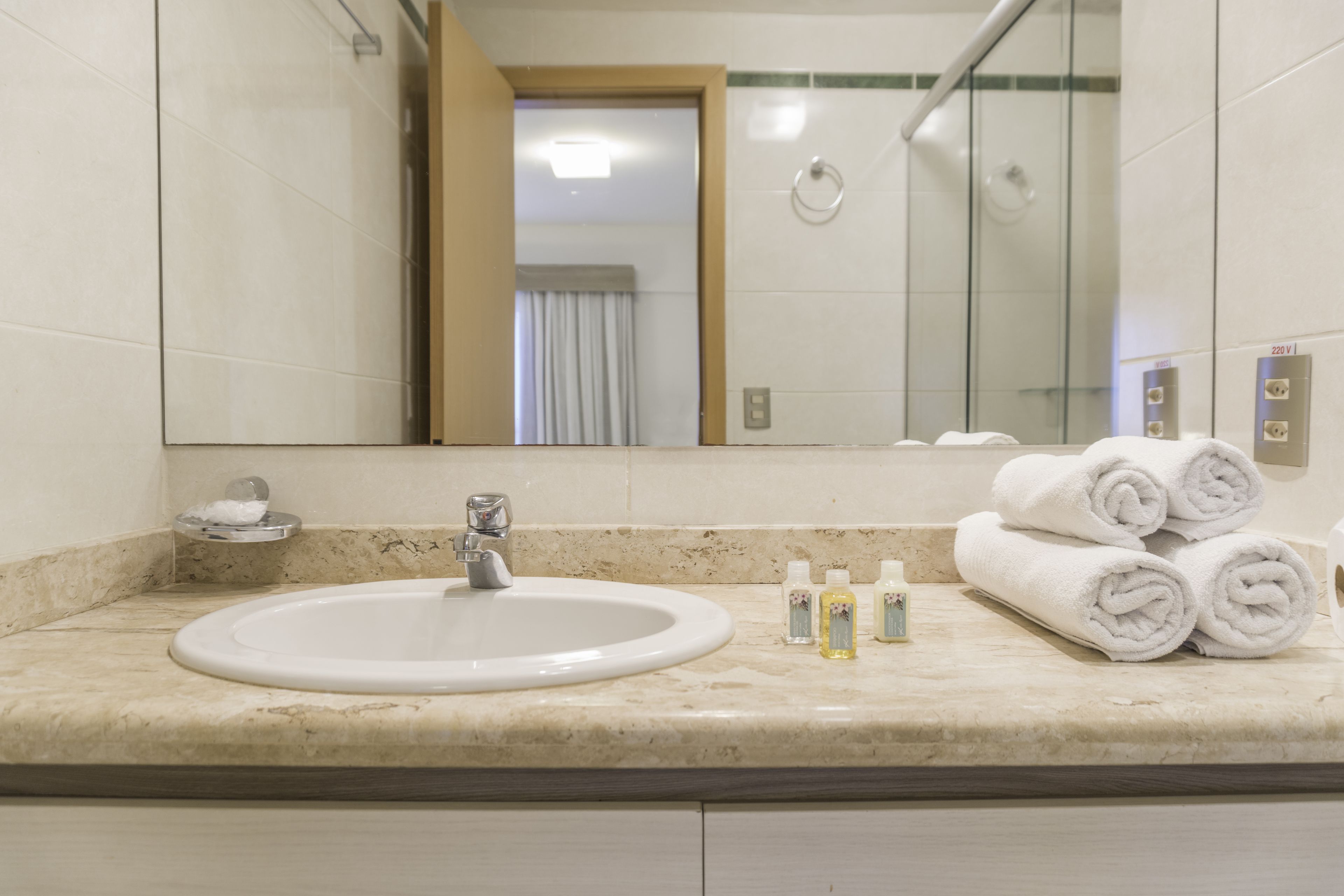 shower, rainfall showerhead, free toiletries, hair dryer