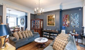 Serves lunch and dinner - The DWIGHT D Hotel  (Philadelphia)