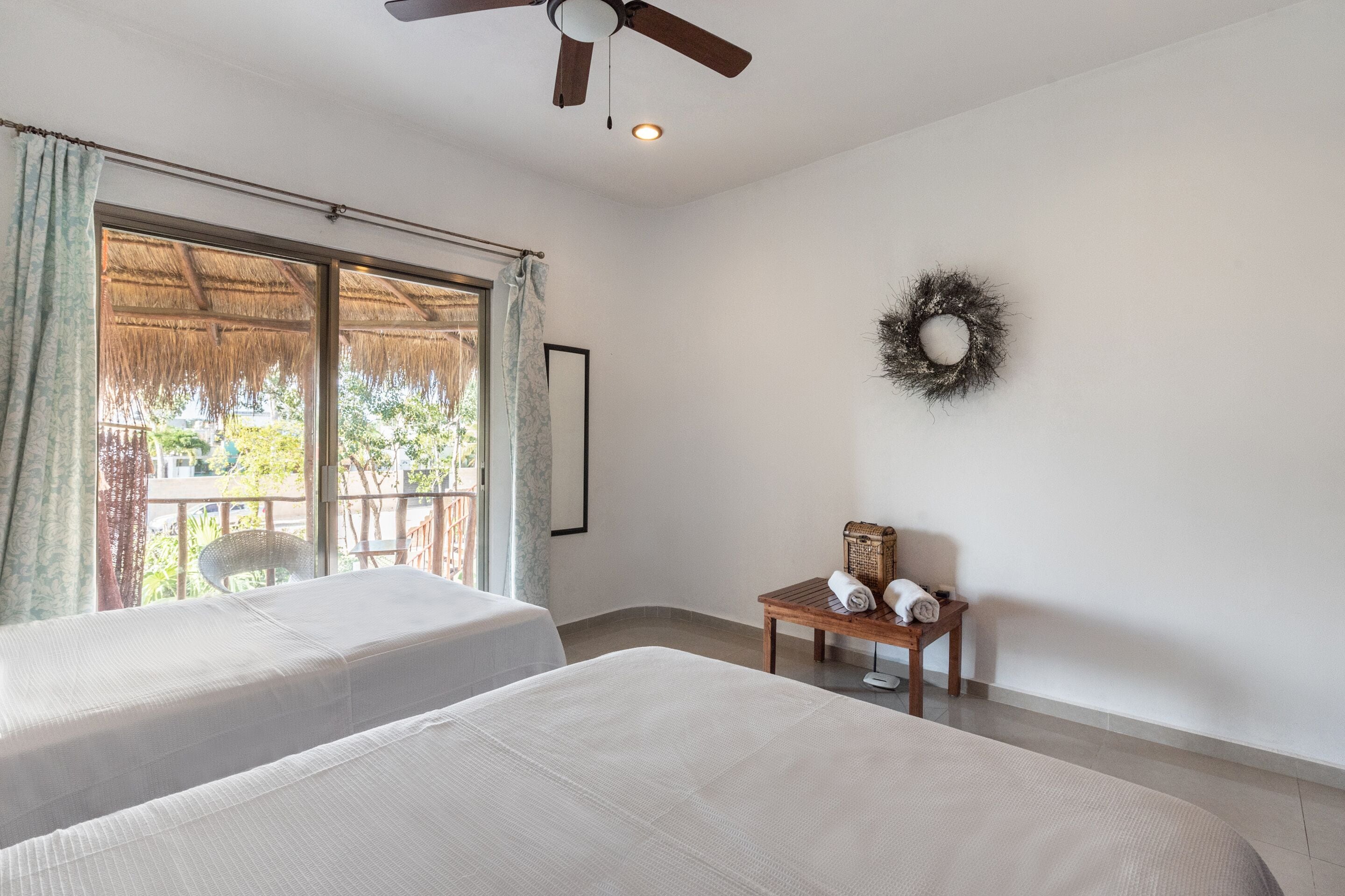 Apartment, 2 Bedrooms, Kitchen, Pool View | Living room