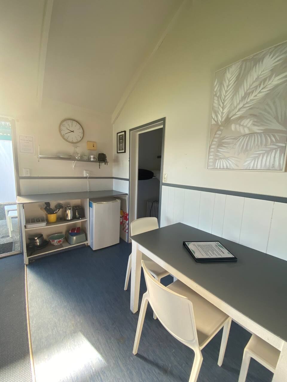 Family Cabin, River View | Dining room