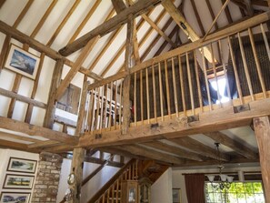 Lounge - Magpies (Horsham)