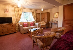 Superior Double Room, Ensuite | WiFi - Magpies (Horsham)