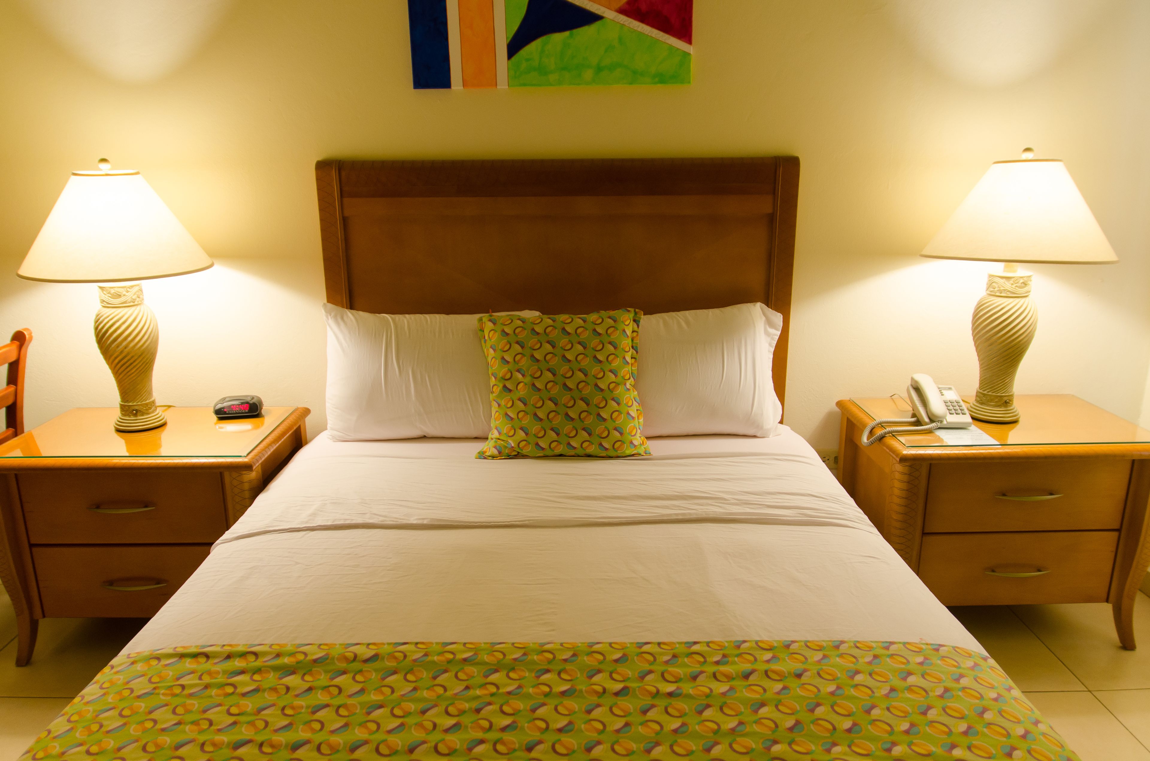 standard room, 1 queen bed | in-room safe, individually decorated, individually furnished