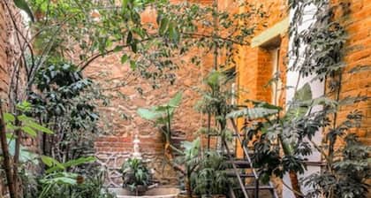 El Patio 77