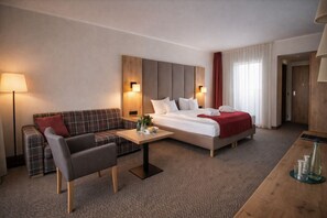 雙人房 | 低過敏寢具、客房內保險箱、書桌、熨斗/熨衣板