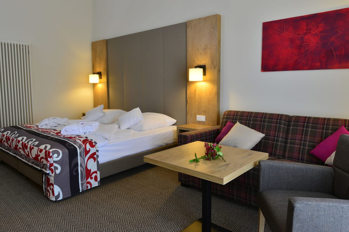 in-room safe, desk, soundproofing, free cots/infant beds