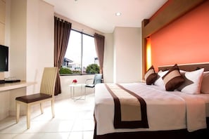 In-room safe, desk, soundproofing, free WiFi