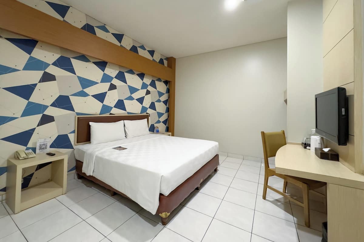 1 bedroom, in-room safe, desk, soundproofing
