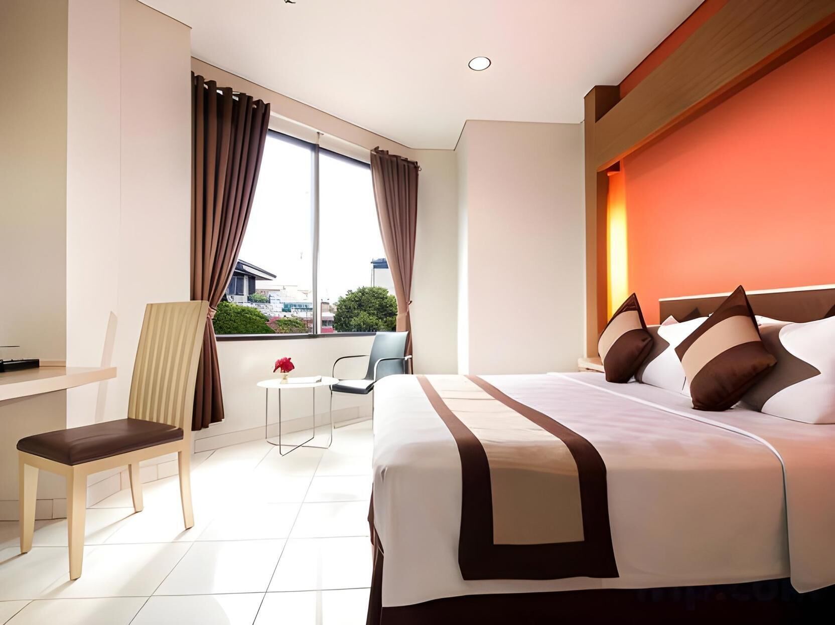 In-room safe, desk, soundproofing, free WiFi