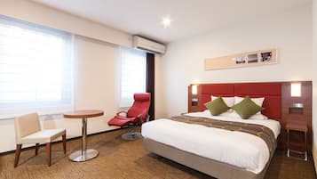 Down comforters, in-room safe, desk, free WiFi