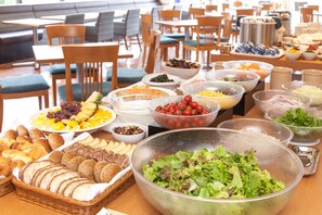 Bữa sáng buffet hàng ngày (1800 JPY/mỗi người)