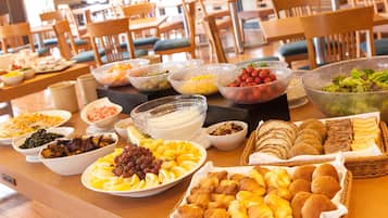 朝食 (ビュッフェ)、毎日提供 (1 名様 1800 JPY)