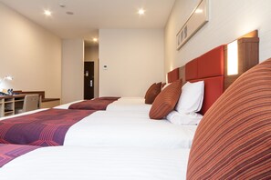 Down comforters, in-room safe, desk, free WiFi - Hotel Mystays Haneda (Tokyo)