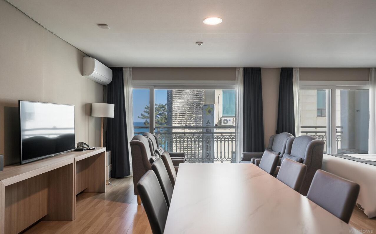 family quadruple room, partial sea view | desk, laptop workspace, blackout curtains, soundproofing