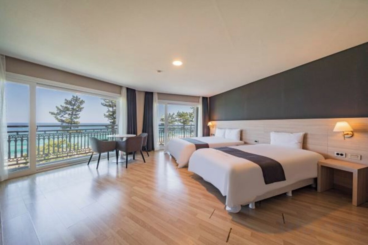 Deluxe Family Room with Balcony and Sea View