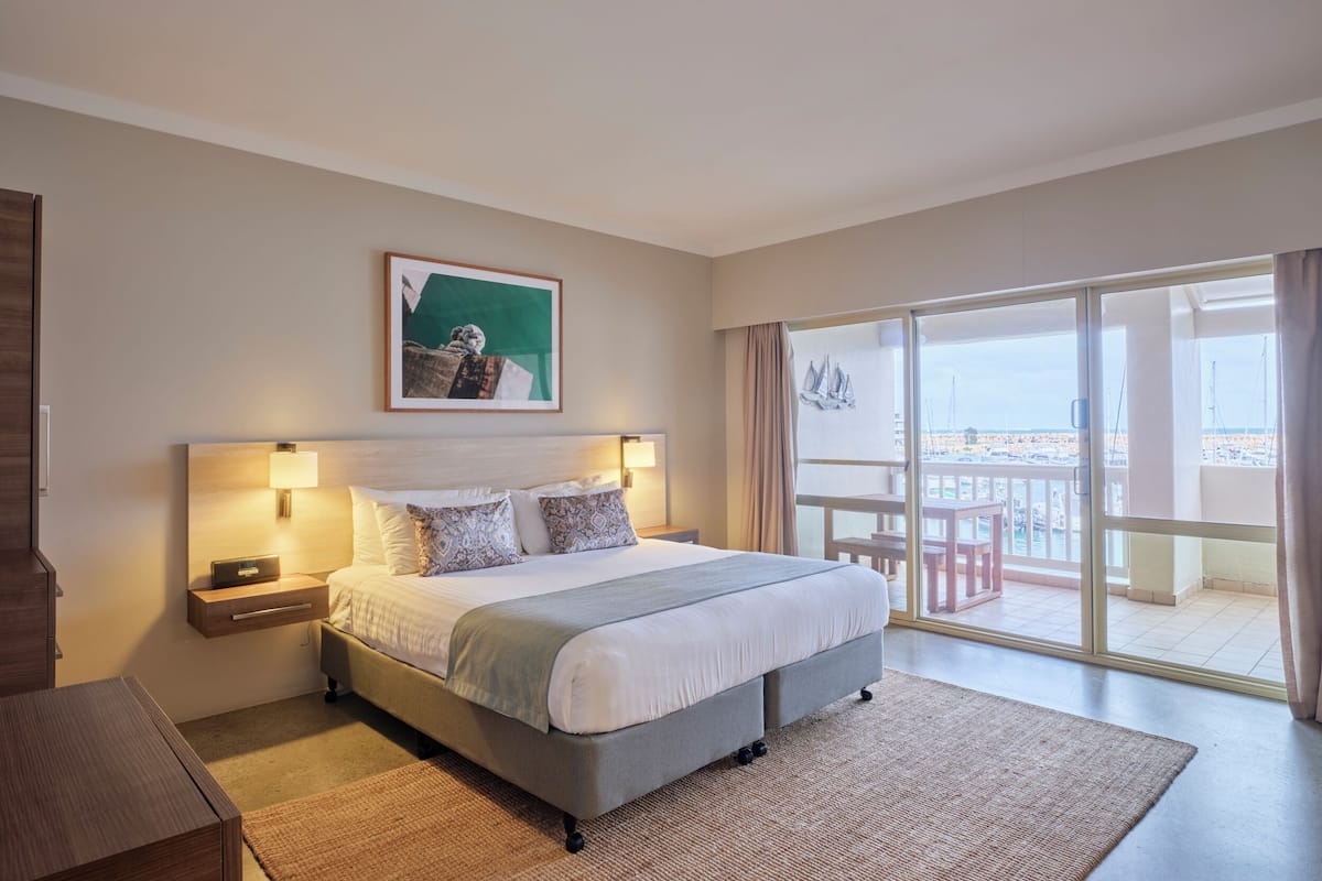 3 bedrooms, iron/ironing board, cots/infant beds, free wifi