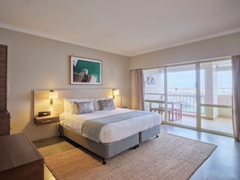 Tabla de planchar con plancha, cunas, wifi gratis y ropa de cama