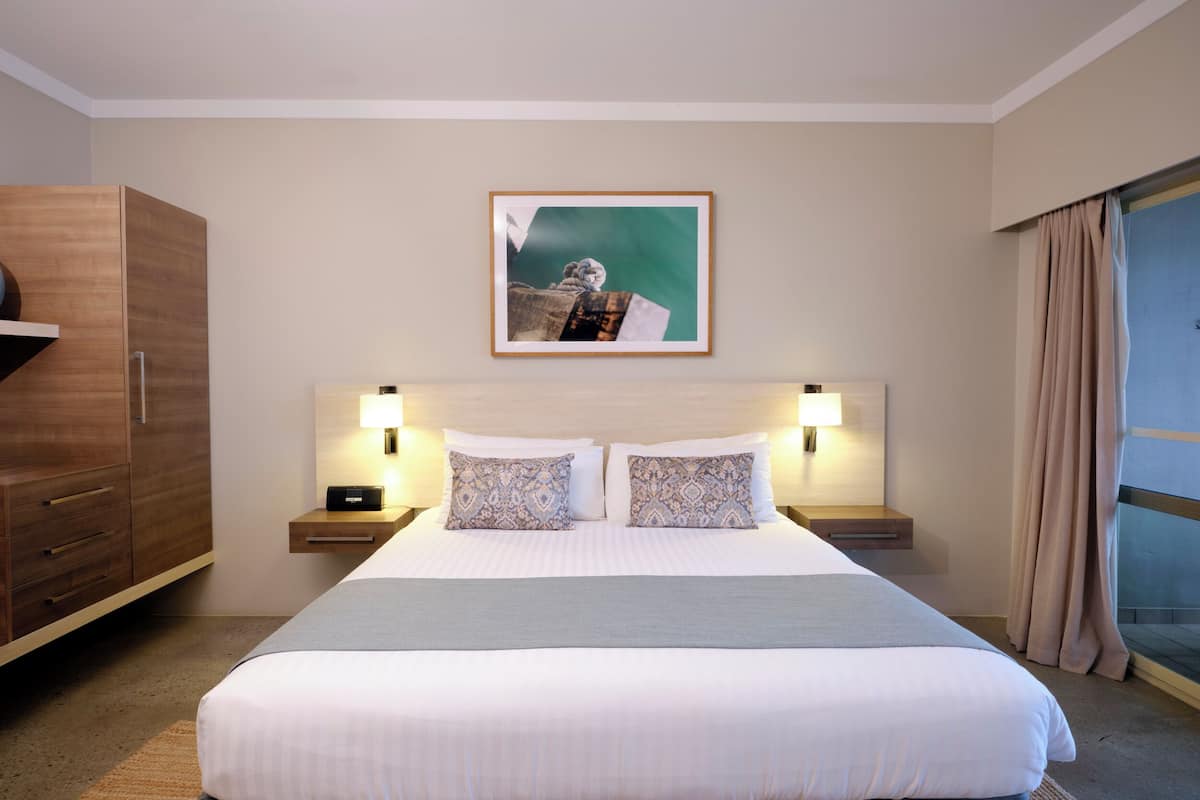 3 bedrooms, iron/ironing board, cots/infant beds, free wifi