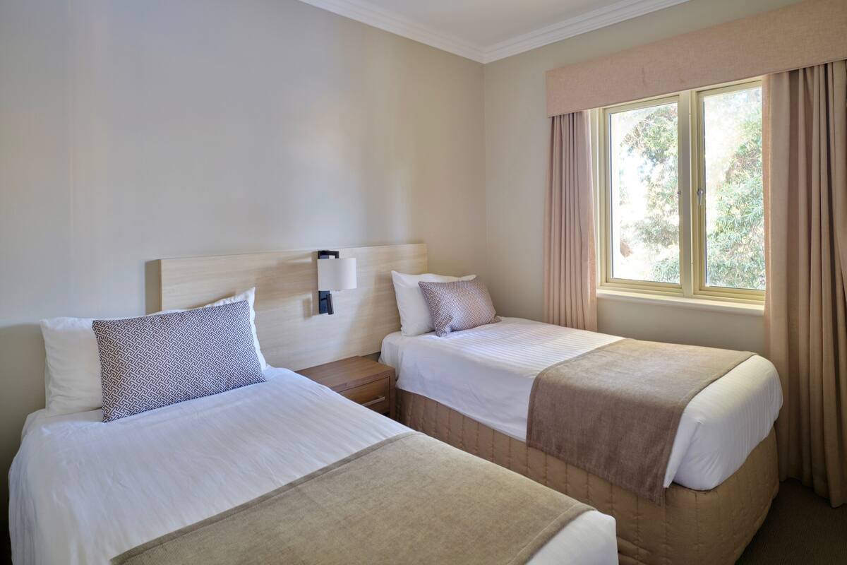 Villa, 3 Bedrooms (Self Contained) | Seterika/papan seterika, katil bayi/kot (surcaj), Wi-fi percuma 