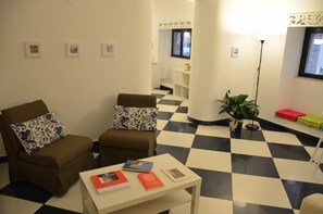 Lobby sitting area - Casa Galati (Palermo)