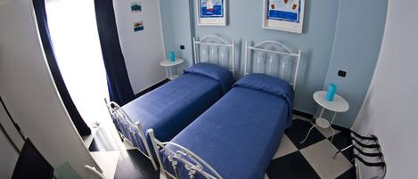 Classic Twin Room (with Private External Bathroom) | Desk, WiFi (free), bed sheets