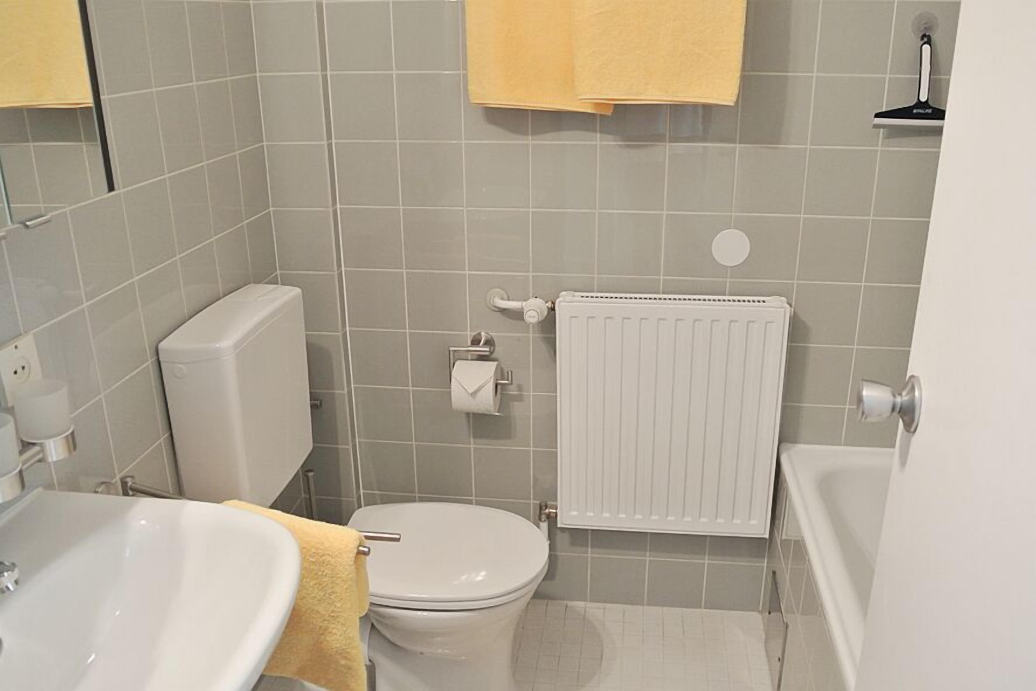 standard room | bathroom | deep-soaking bathtub, free toiletries, hair dryer, towels