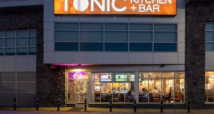 Hotel Clique Calgary Airport