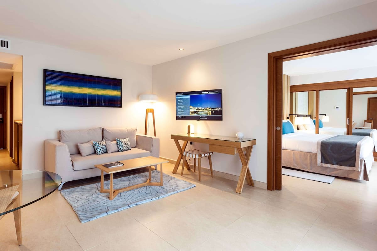 Suite, 1 King Bed, Ocean View (Deluxe One Bedroom Suite) | Premium bedding, free minibar, in-room safe, desk