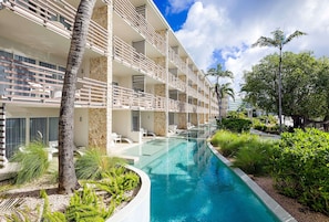 Suite, 1 King Bed, Pool View (Swim-Out Junior Suite)