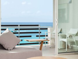 Ropa de cama de alta calidad y minibar con artículos gratuitos 