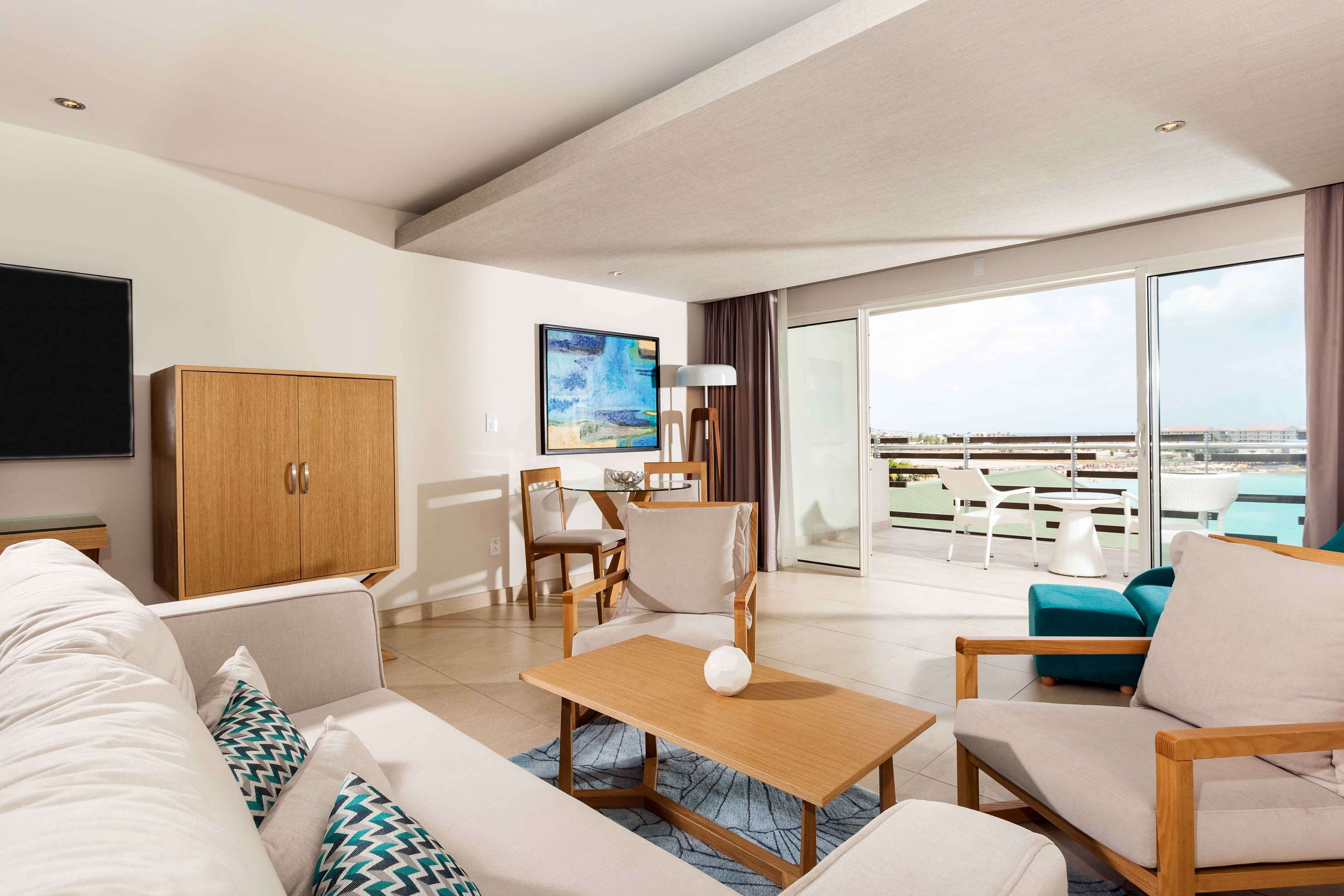 Suite, 1 King Bed, Ocean View (Deluxe Junior Suite) | Premium bedding, free minibar, in-room safe, desk
