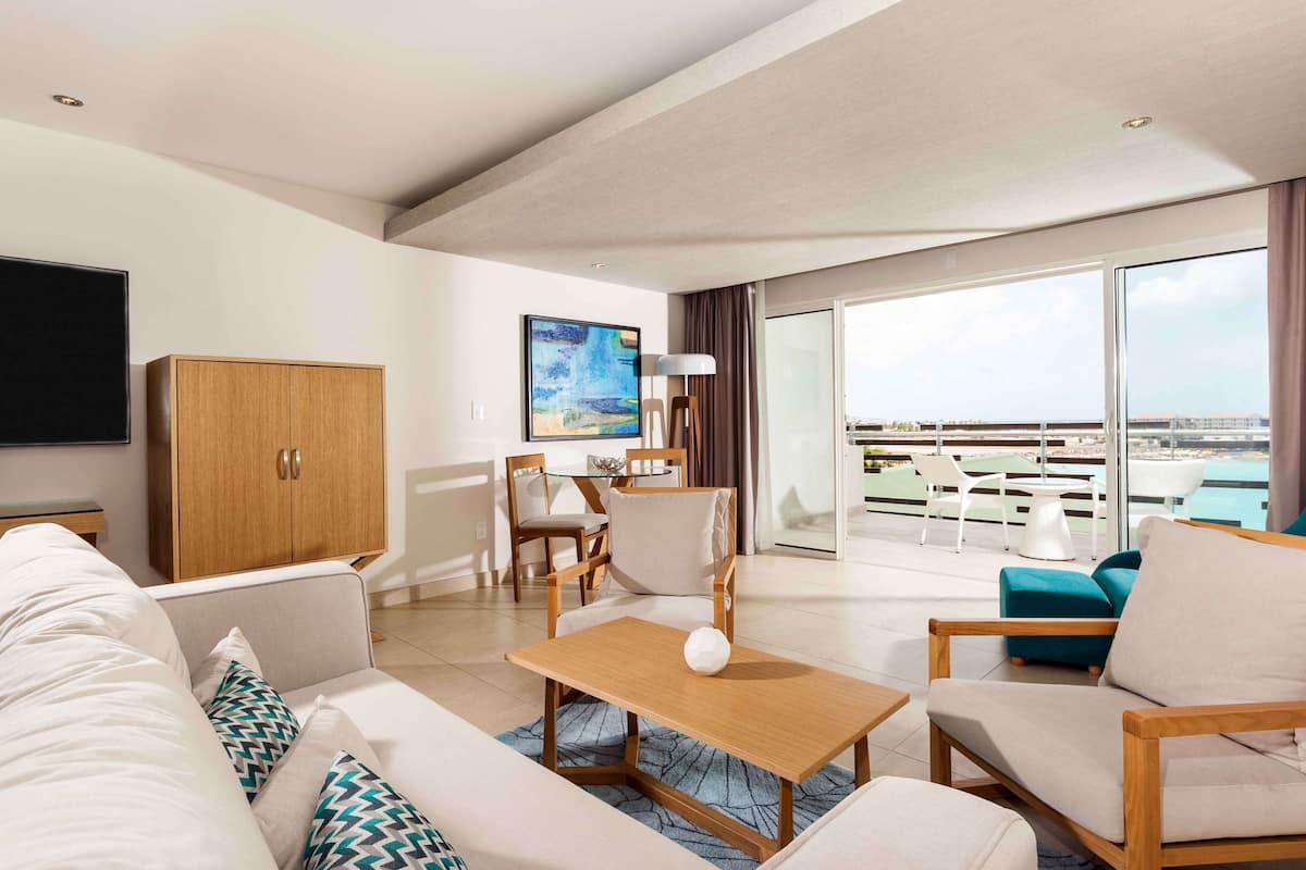 Suite, 1 King Bed, Ocean View (Deluxe Junior Suite) | Premium bedding, free minibar, in-room safe, desk