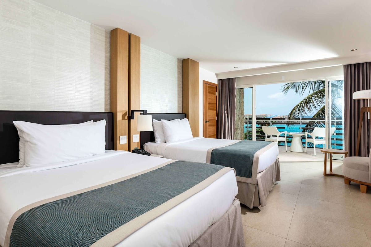 Suite, 2 Doppelbetten (Junior Suite Double) | Hochwertige Bettwaren, kostenlose Minibar, Zimmersafe, Schreibtisch