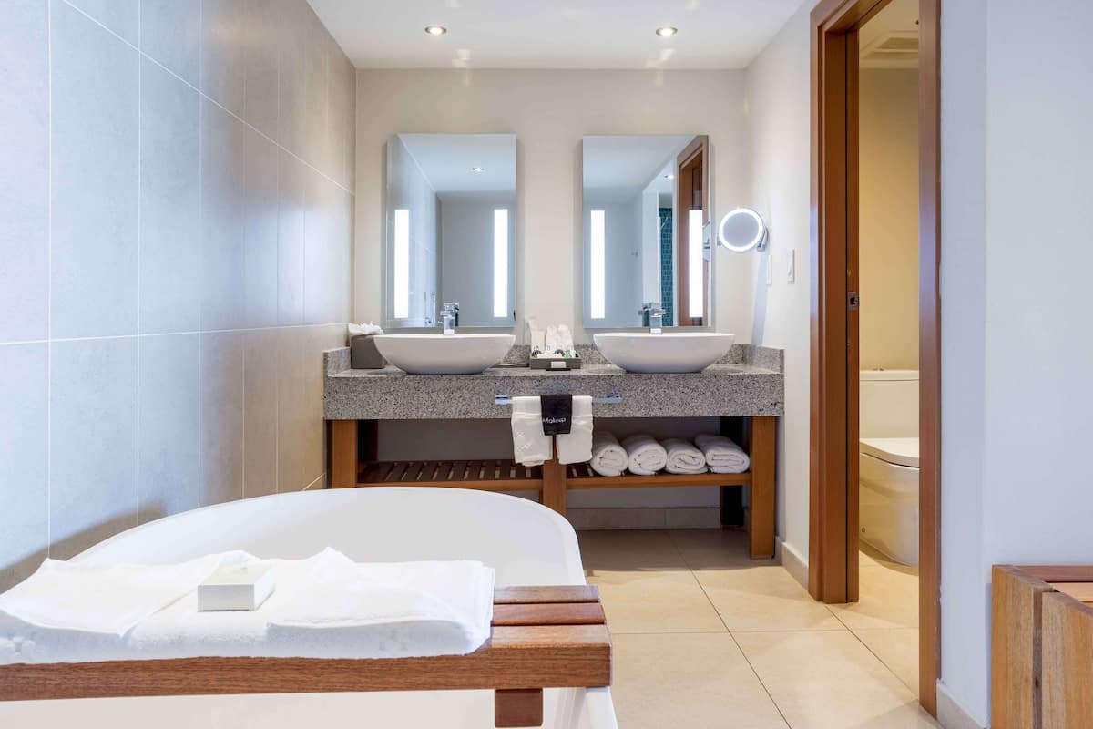 Executive-Suite, Mehrere Betten, Meerblick (Royale Two-Bedroom Butler Penthouse) | Hochwertige Bettwaren, kostenlose Minibar, Zimmersafe, Schreibtisch