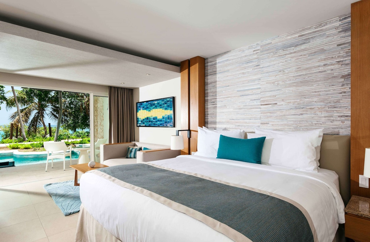 Suite, 1 King Bed, Pool View (Swim-Out Junior Suite) | Premium bedding, free minibar, in-room safe, desk - Sonesta Ocean Point All Inclusive, Adults Only Resort (Lowlands)