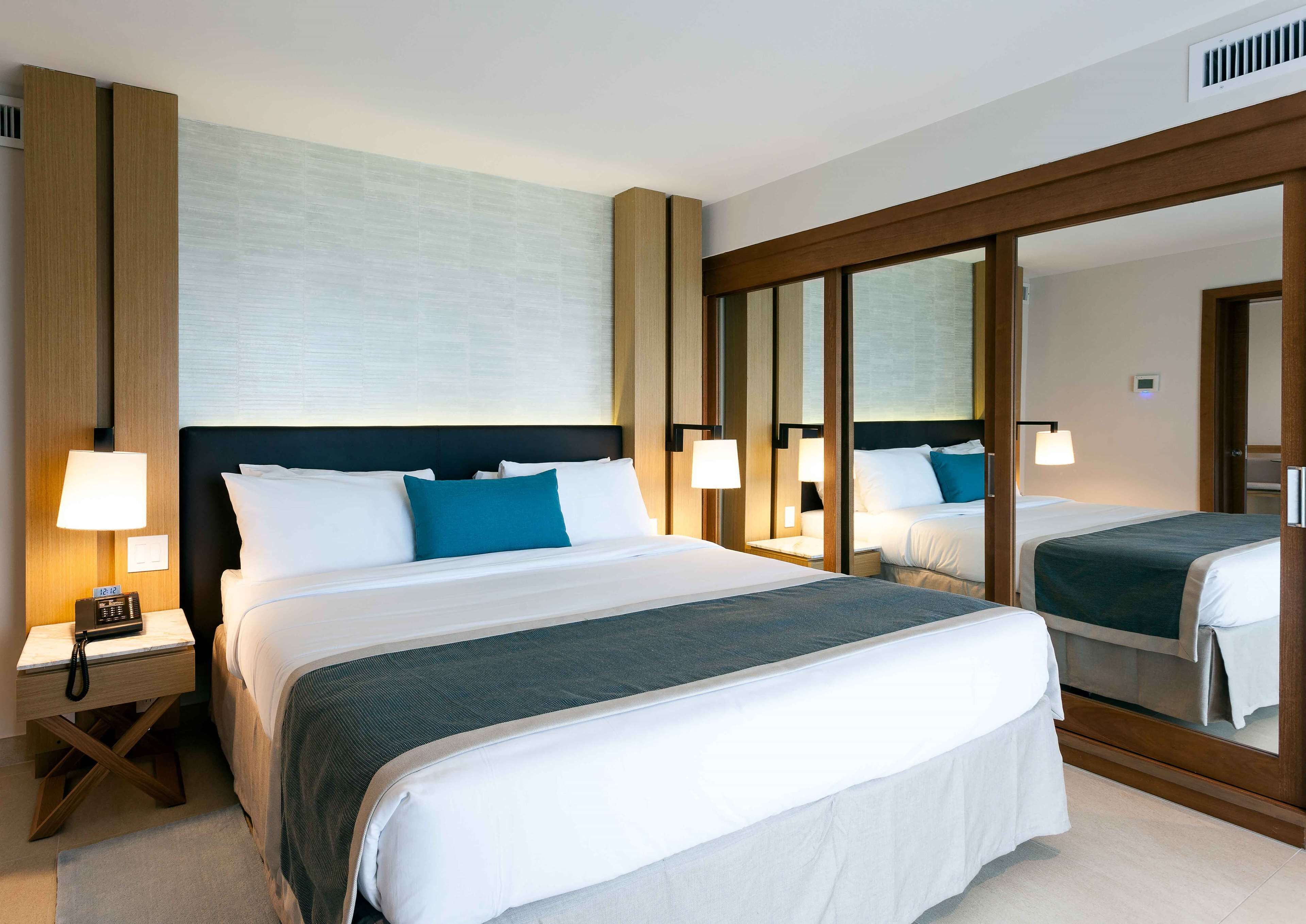 Suite, 1 King Bed, Ocean View (Deluxe One Bedroom Suite) | Premium bedding, free minibar, in-room safe, desk