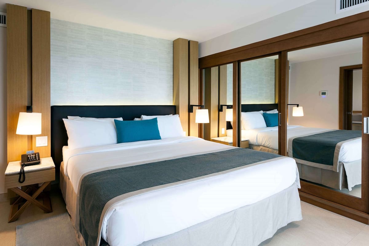 Suite, 1 King Bed, Ocean View (Deluxe One Bedroom Suite) | Premium bedding, free minibar, in-room safe, desk
