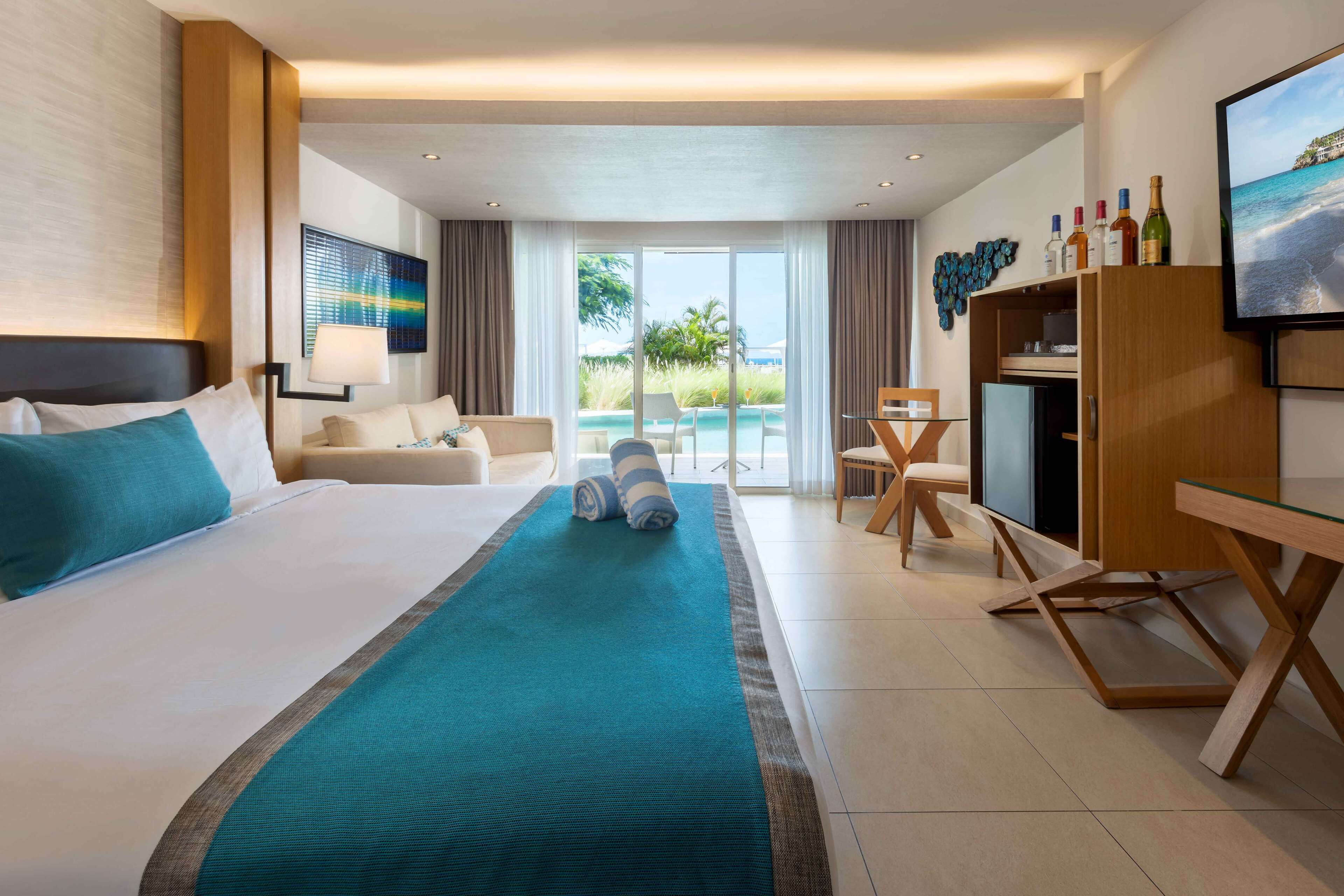 Suite, 1 King Bed, Pool View (Swim-Out Junior Suite) | Premium bedding, free minibar, in-room safe, desk