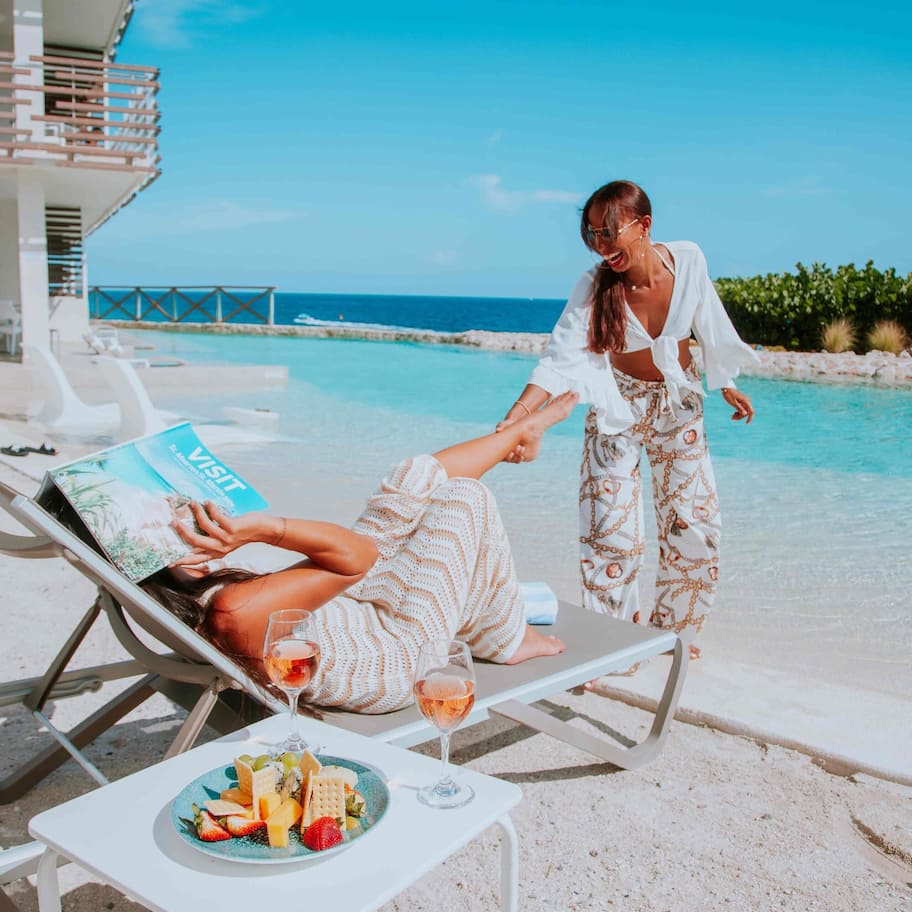 3 outdoor pools, free cabanas, pool umbrellas