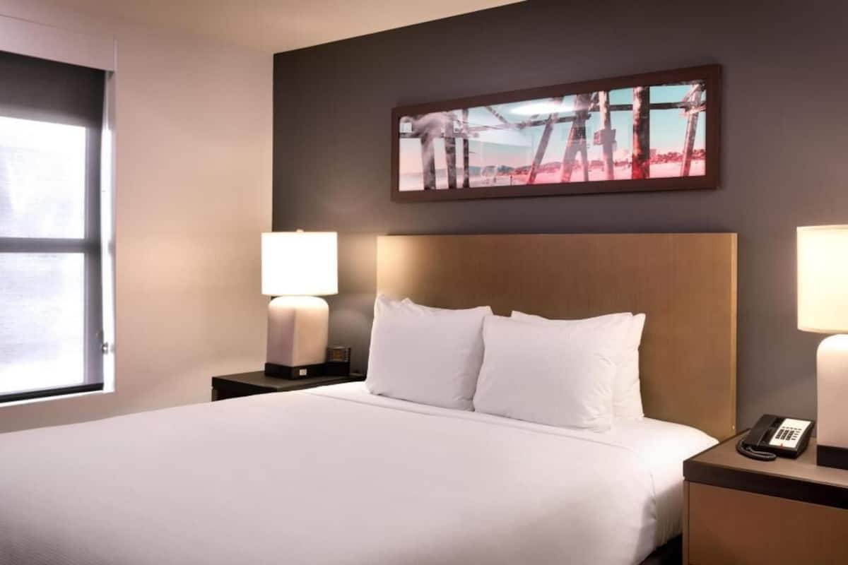 Premium bedding, desk, iron/ironing board, free WiFi