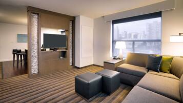 Premium bedding, desk, iron/ironing board, free WiFi