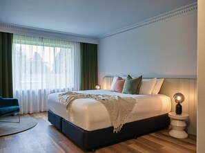 Habitación (King) | Ropa de cama de alta calidad y cortinas blackout