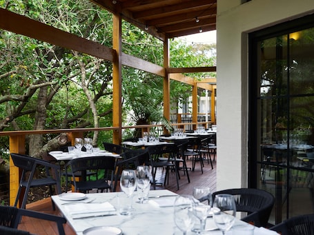 Lunch and dinner served