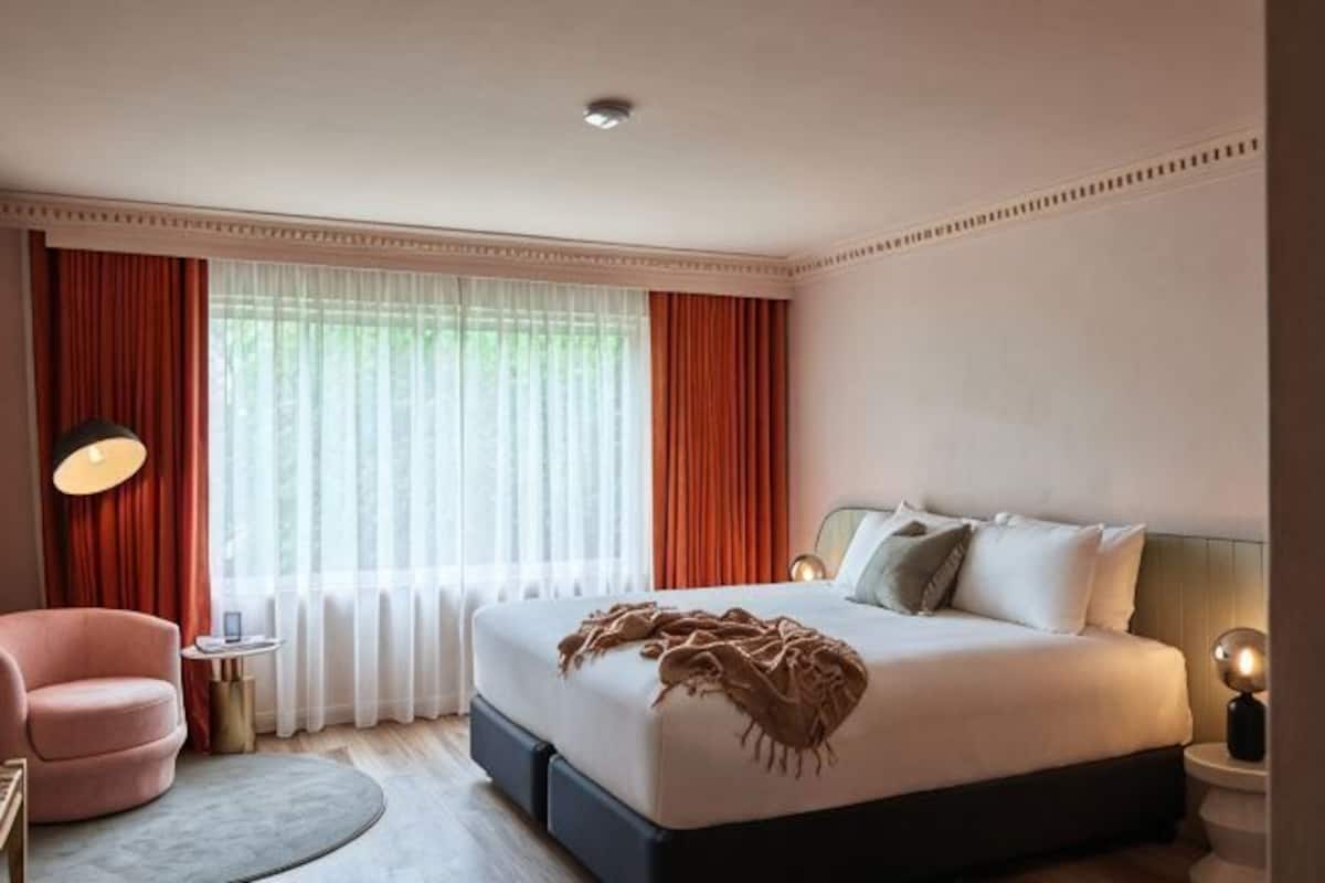 Premium bedding, blackout drapes, iron/ironing board, free WiFi