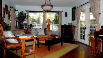 Family Apartment, Multiple Beds, Kitchen, Garden View | Living room