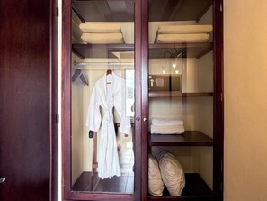 Junior Double Room | Minibar, in-room safe, iron/ironing board, free WiFi - Casa Italia Luxury Guest House - Adults Only (Mérida)