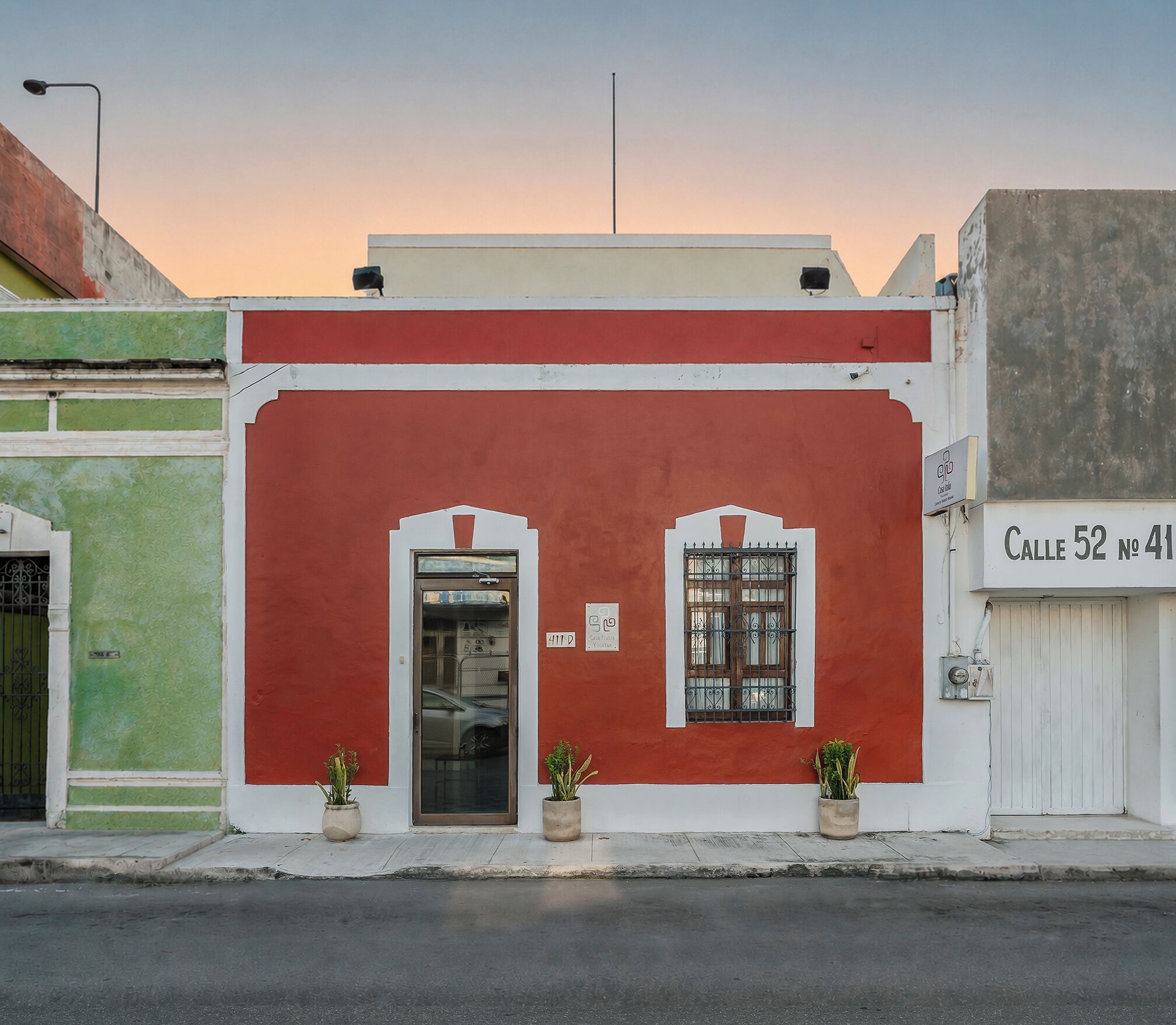Vista frontal de la propiedad