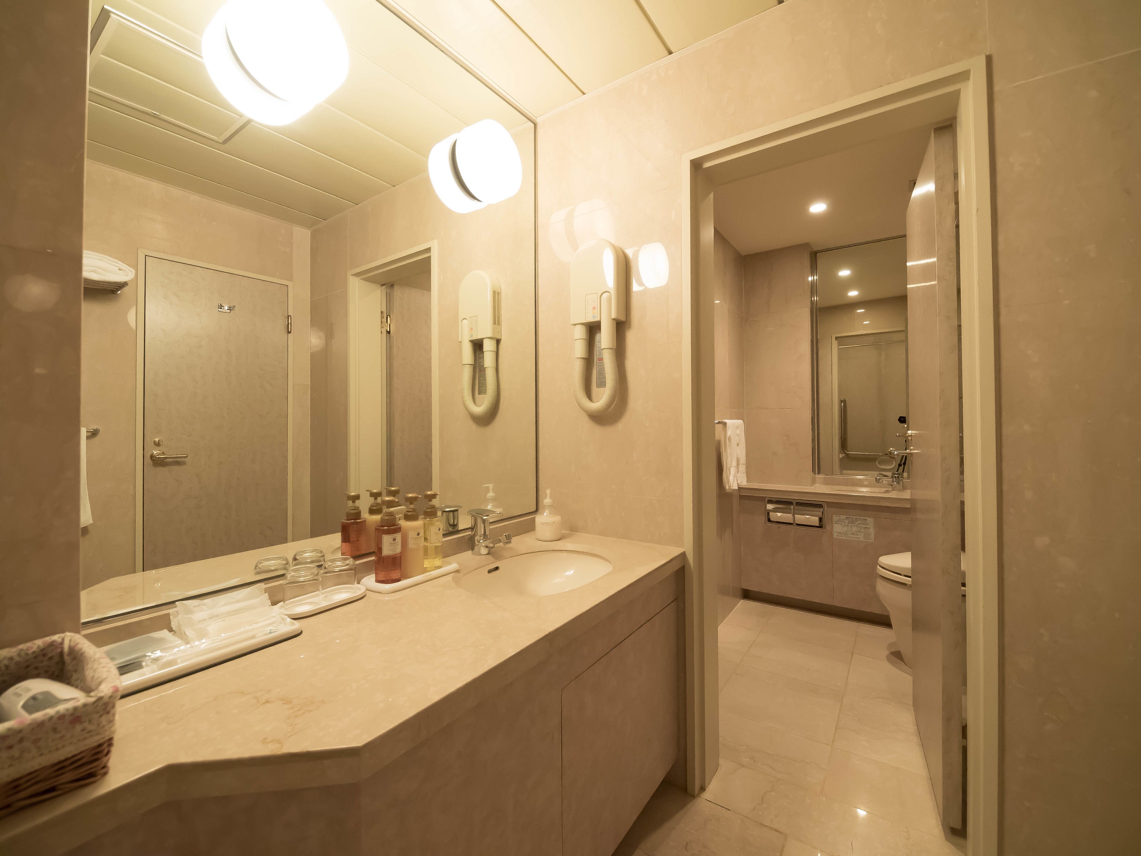 royal suite | bathroom amenities | combined shower/bathtub, hair dryer, electronic bidet, towels
